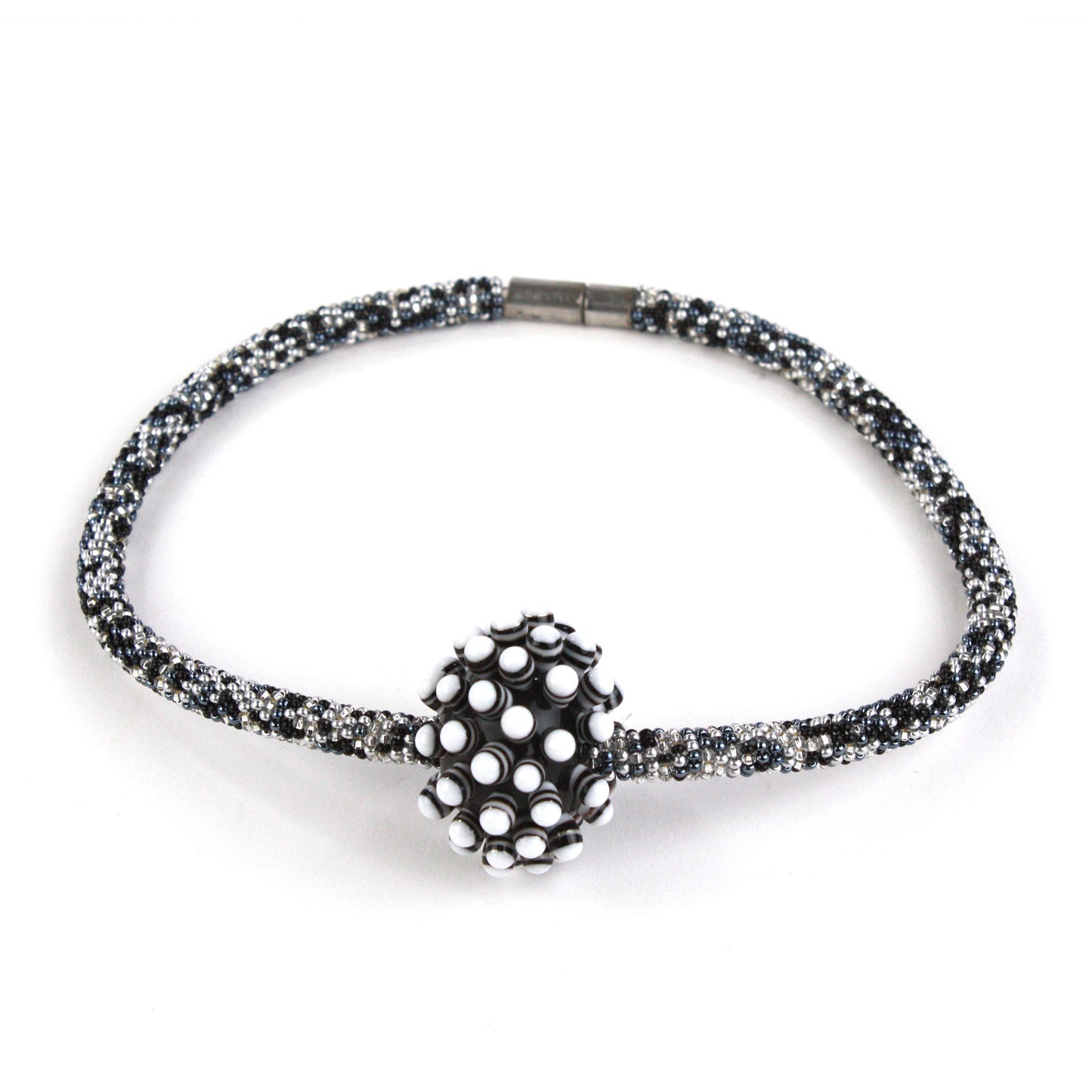Stacked dot solo necklace-black and white